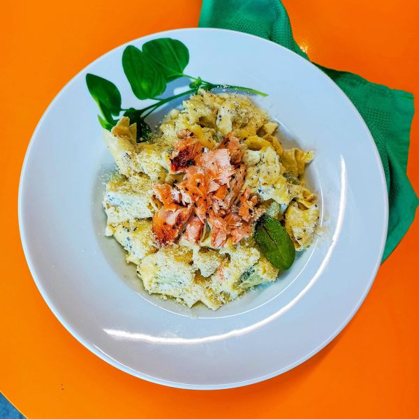 Tortellini-Alfredo-con-Salmone-S